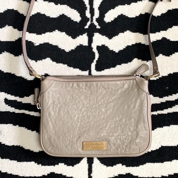 Marc Jacobs Washed Up Leather Zip Crossbody Bag - Picture 2 of 14